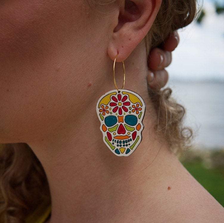Créoles en forme de tête de mort en sucre peintes Day of the Dead