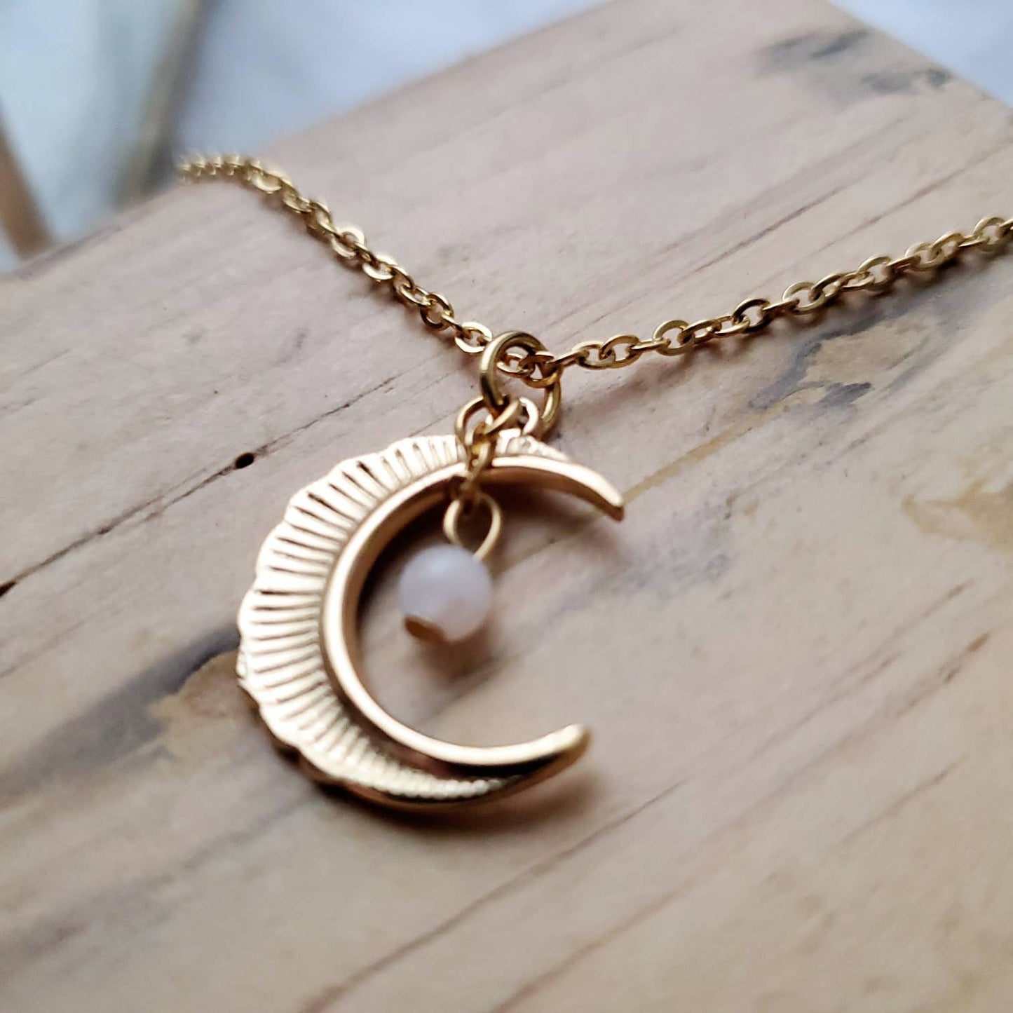 Collier chaine acier inoxydable lune et perle naturelle