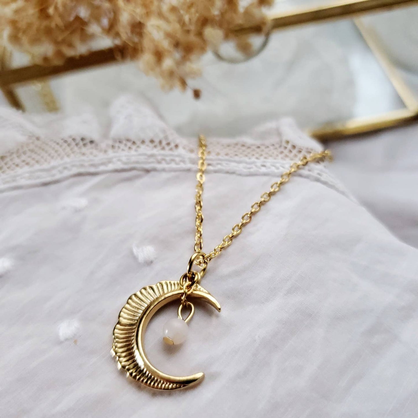 Collier chaine acier inoxydable lune et perle naturelle
