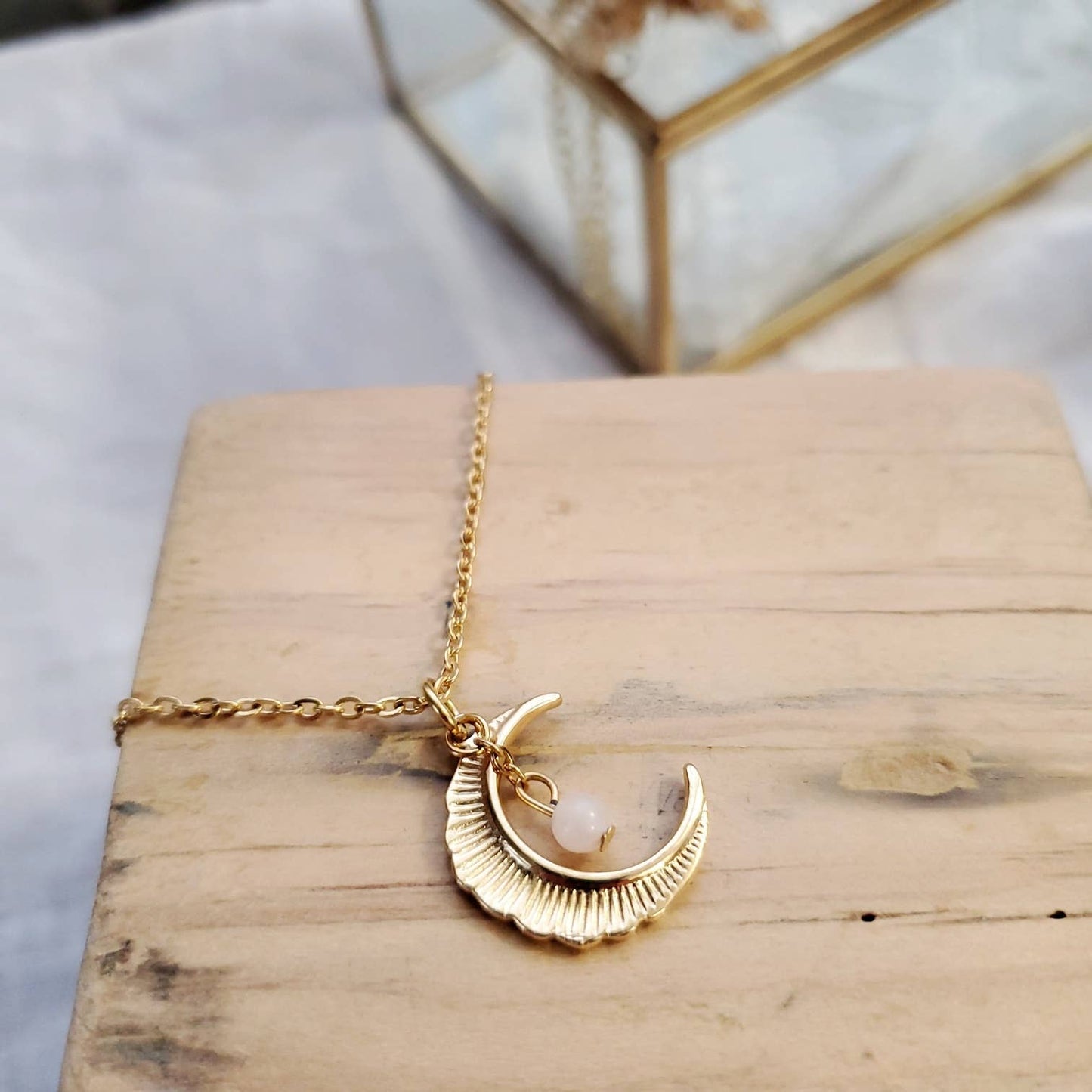 Collier chaine acier inoxydable lune et perle naturelle
