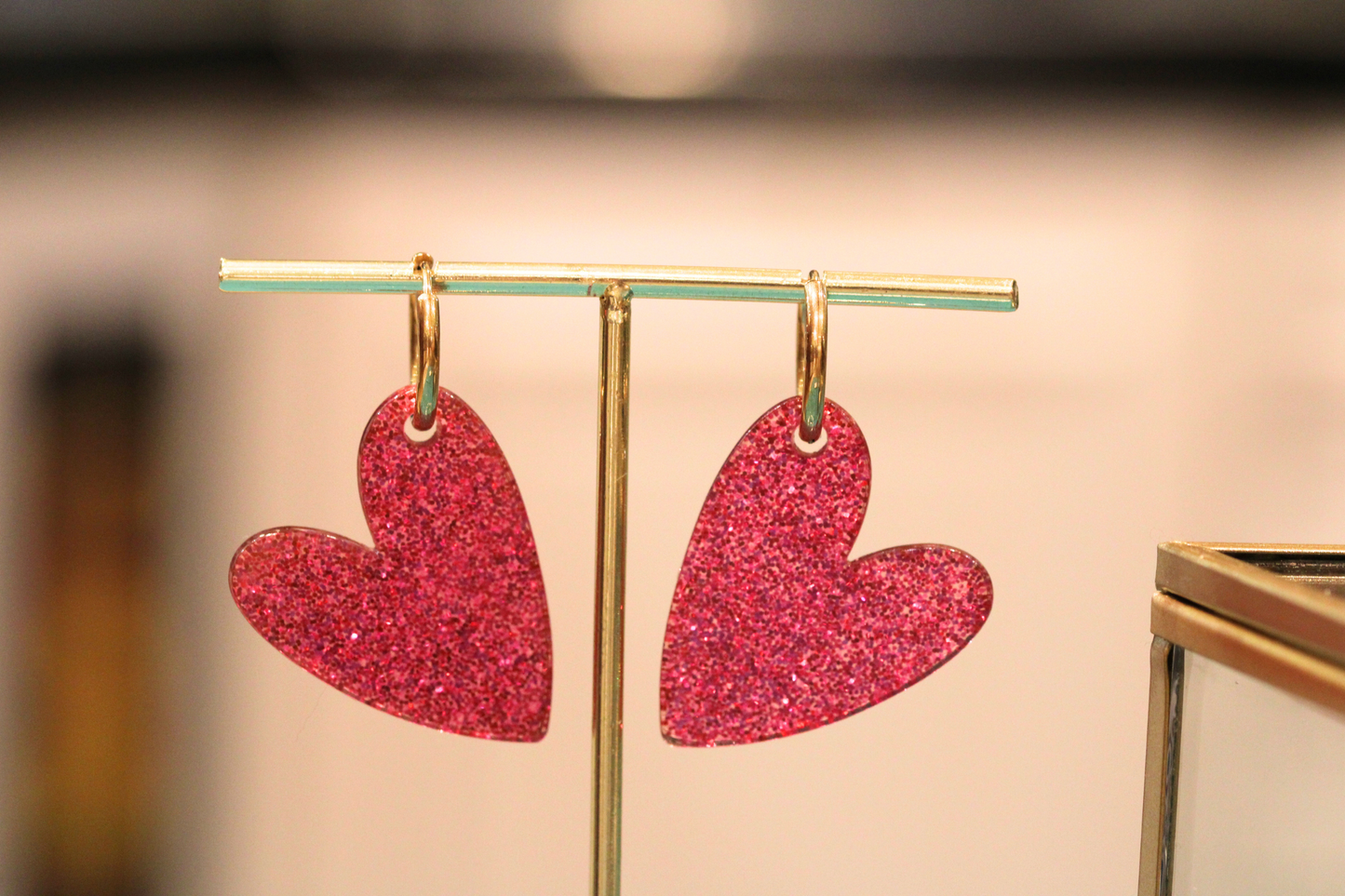 Boucles d'Oreilles en Résine Pailletée – Brillance et Fantaisie