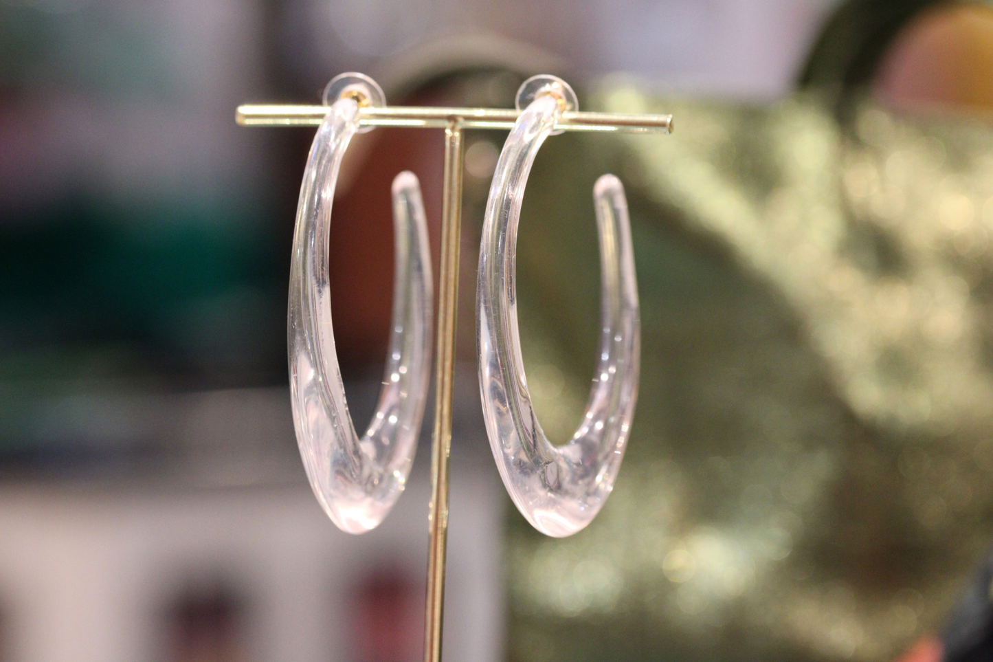 Boucles d'Oreilles en Résine Translucide Cristalline – Pureté et Élégance