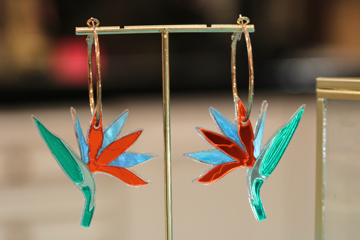 Boucles d'Oreilles en Acier Inoxydable avec Paillettes Multicolores – Éclat et Originalité