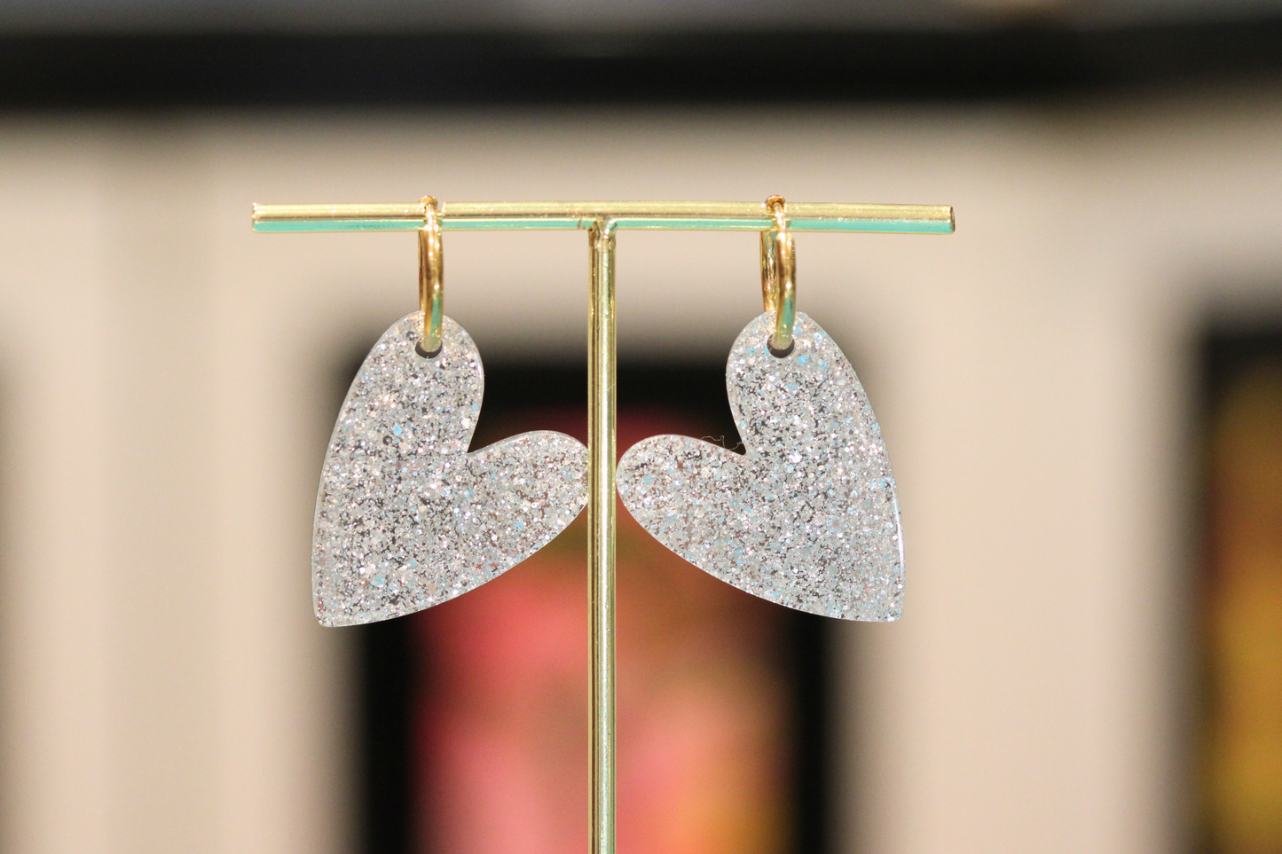 Boucles d'Oreilles en Résine Pailletée – Brillance et Fantaisie