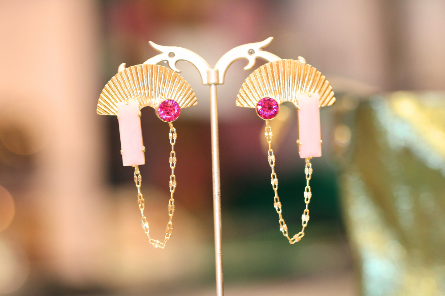 Boucles d'Oreilles Étincelle Fuchsia en Acier Inoxydable – Glamour et Modernité