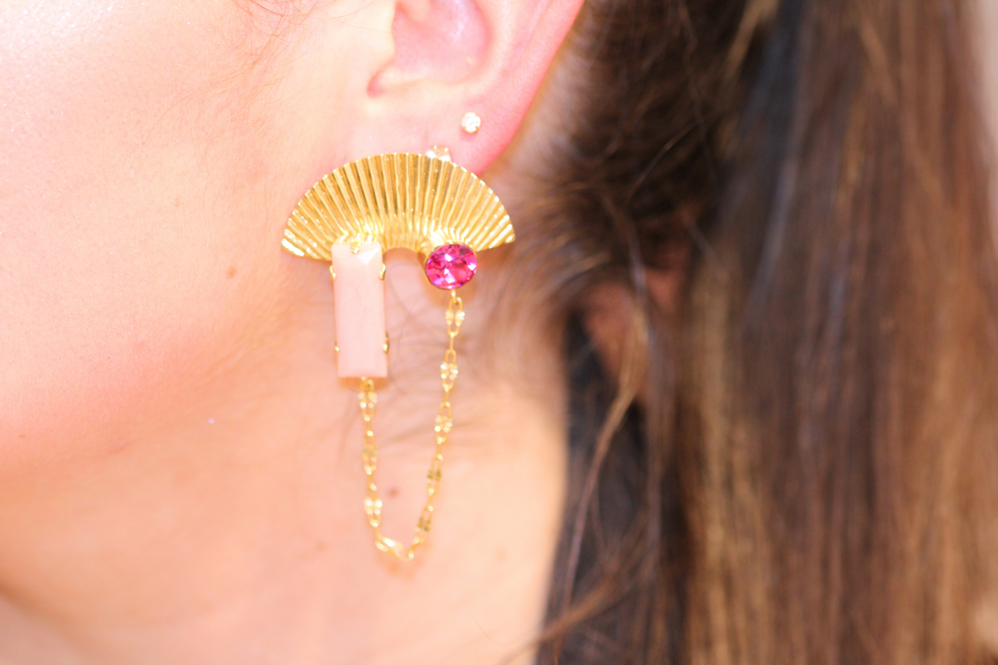 Boucles d'Oreilles Étincelle Fuchsia en Acier Inoxydable – Glamour et Modernité