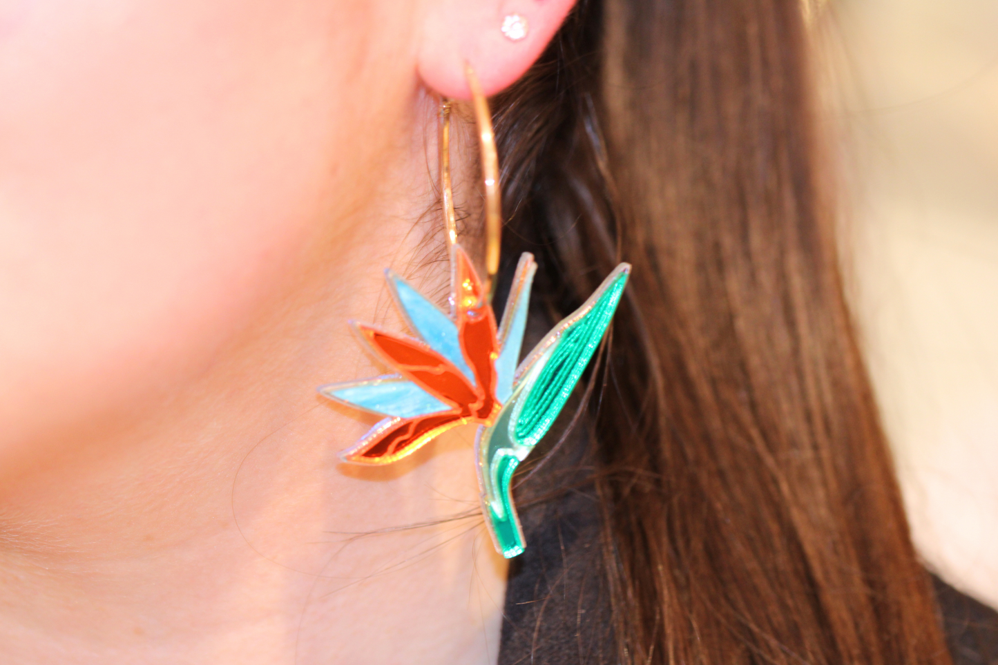 Boucles d'Oreilles en Acier Inoxydable avec Paillettes Multicolores – Éclat et Originalité