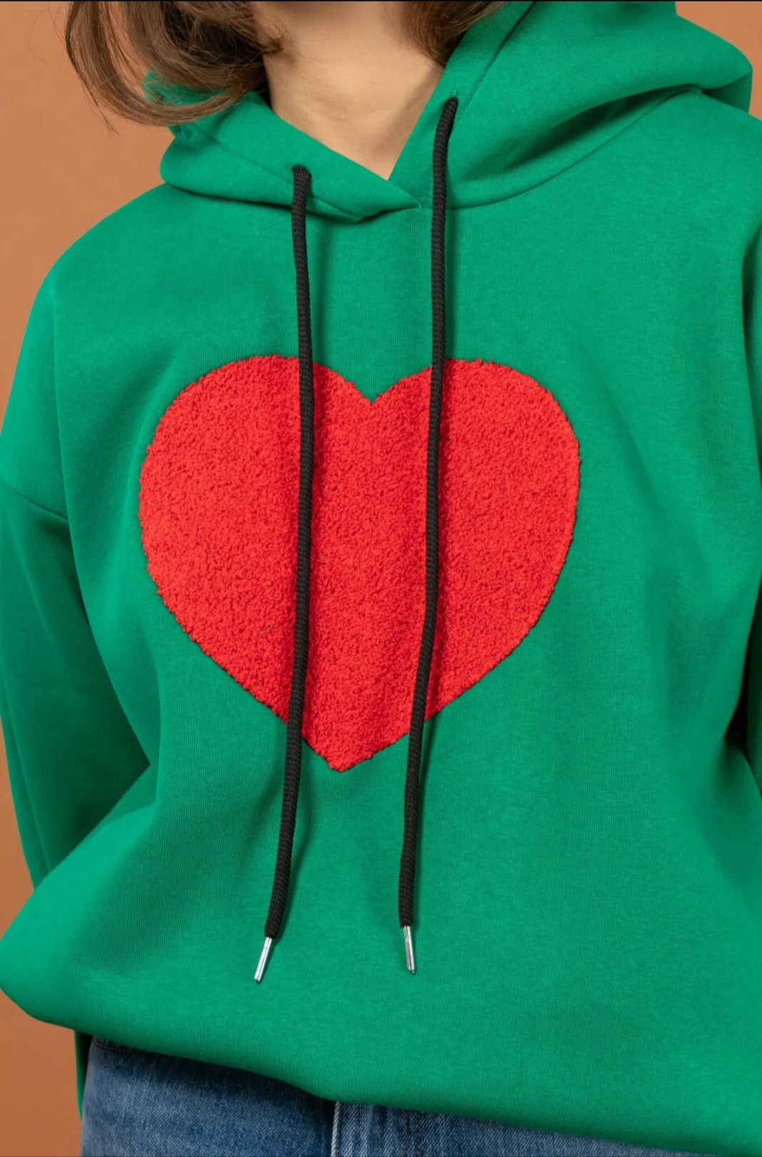 Sweat à Capuche avec Cœur – Style Confortable et Tendances