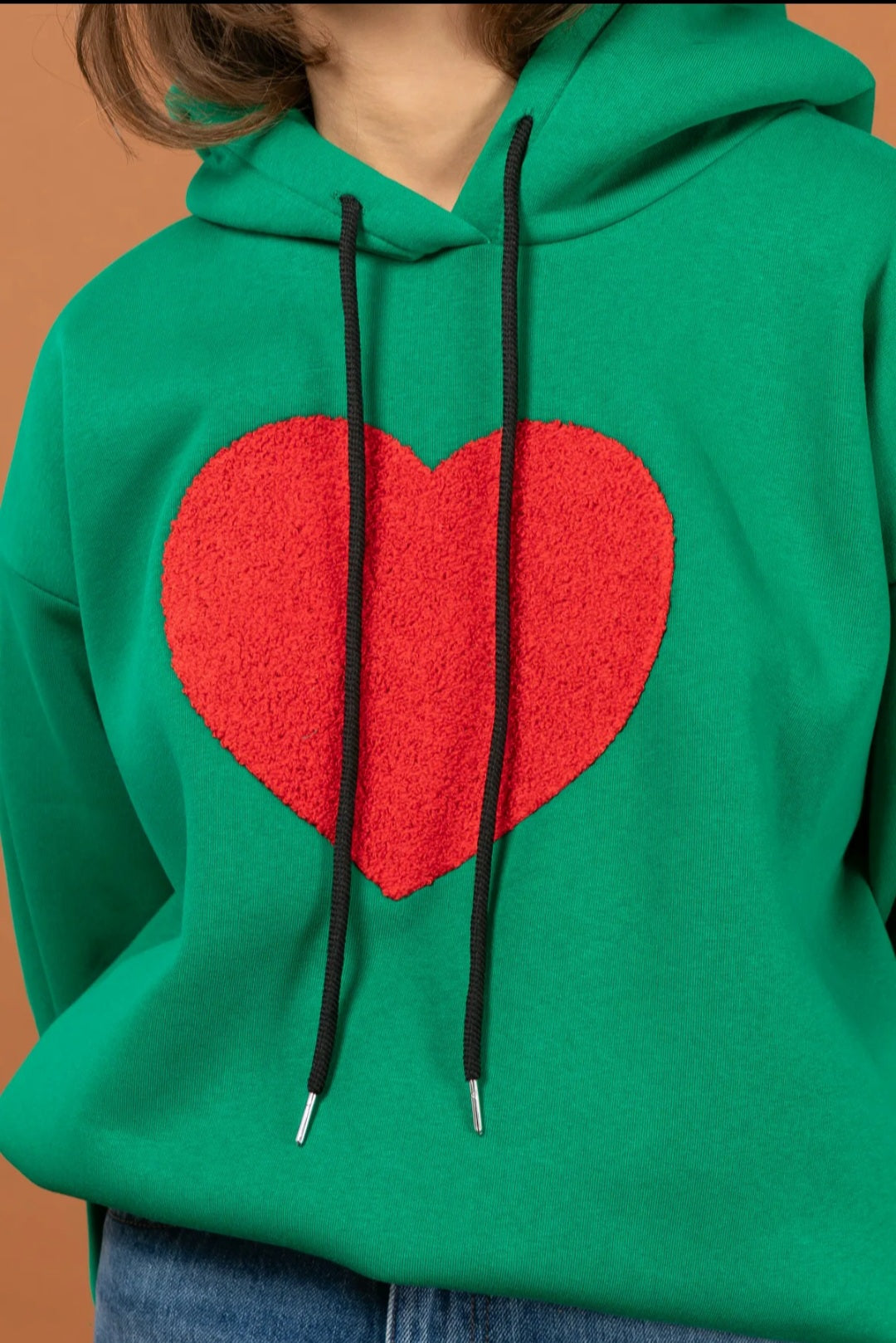 Sweat à Capuche avec Cœur – Style Confortable et Tendances