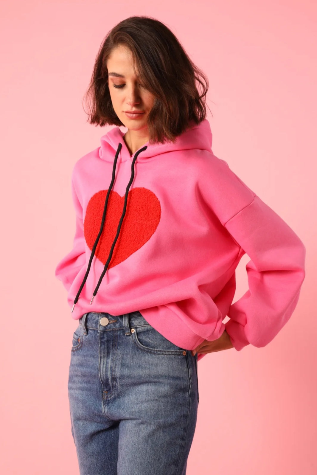 Sweat à Capuche avec Cœur – Style Confortable et Tendances