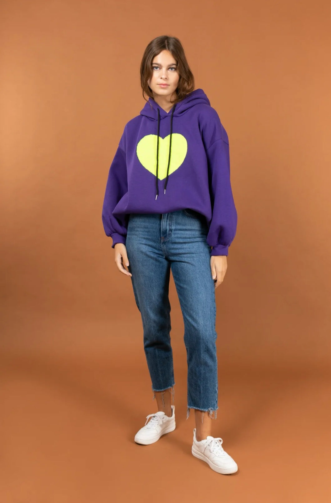 Sweat à Capuche avec Cœur – Style Confortable et Tendances