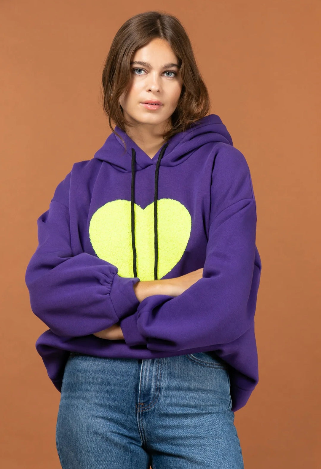 Sweat à Capuche avec Cœur – Style Confortable et Tendances