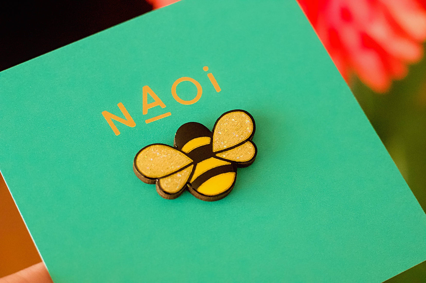 Broche en forme d'abeille - Fabriquée à la main