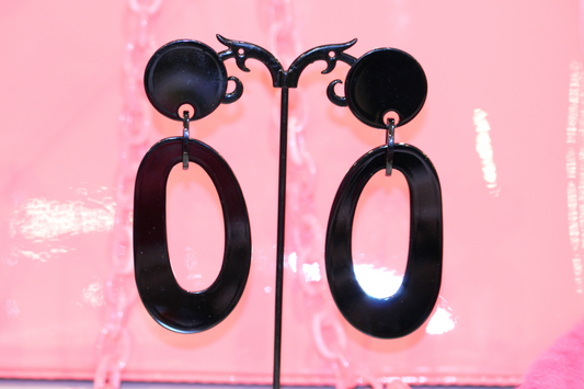 Boucles d’Oreilles à Clip Noires – Élégance Discrète et Confort Universel