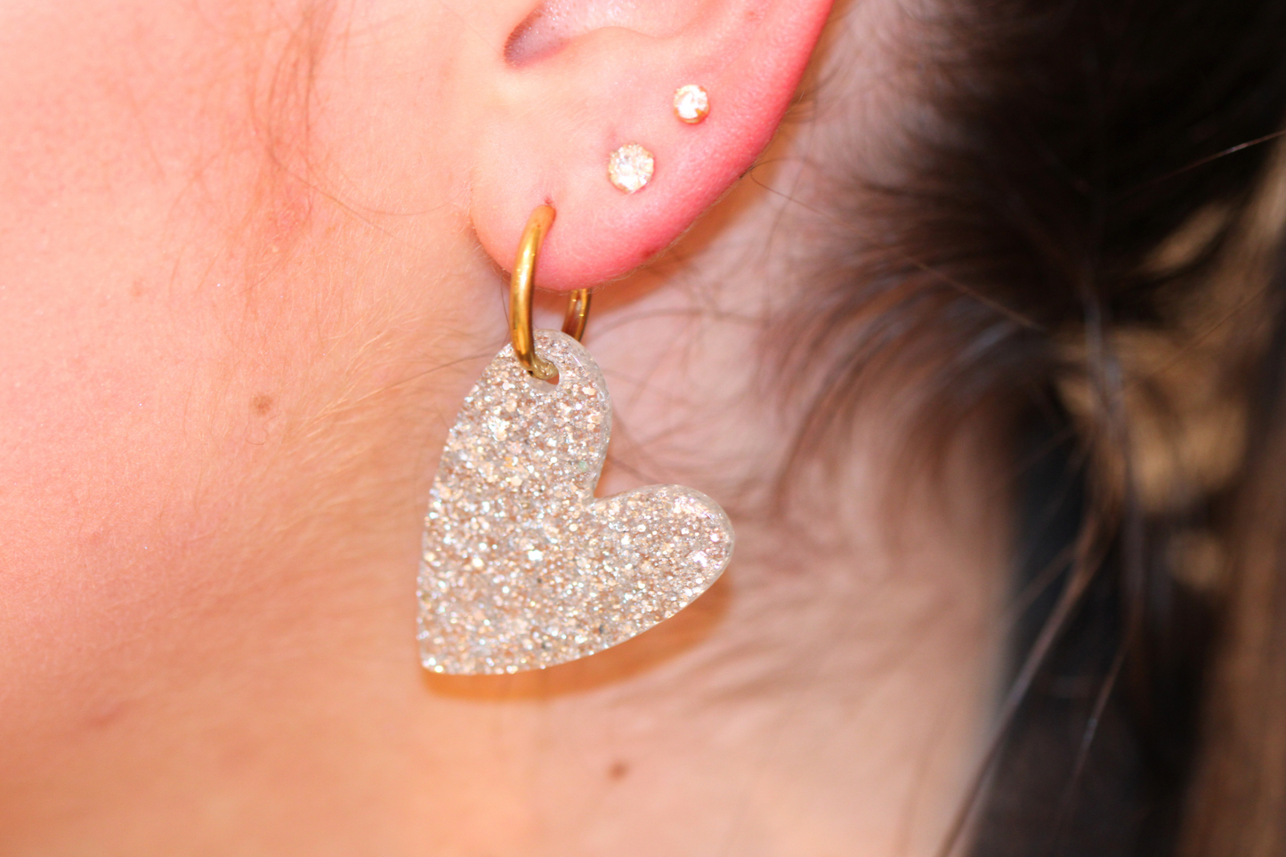 Boucles d'Oreilles en Résine Pailletée – Brillance et Fantaisie