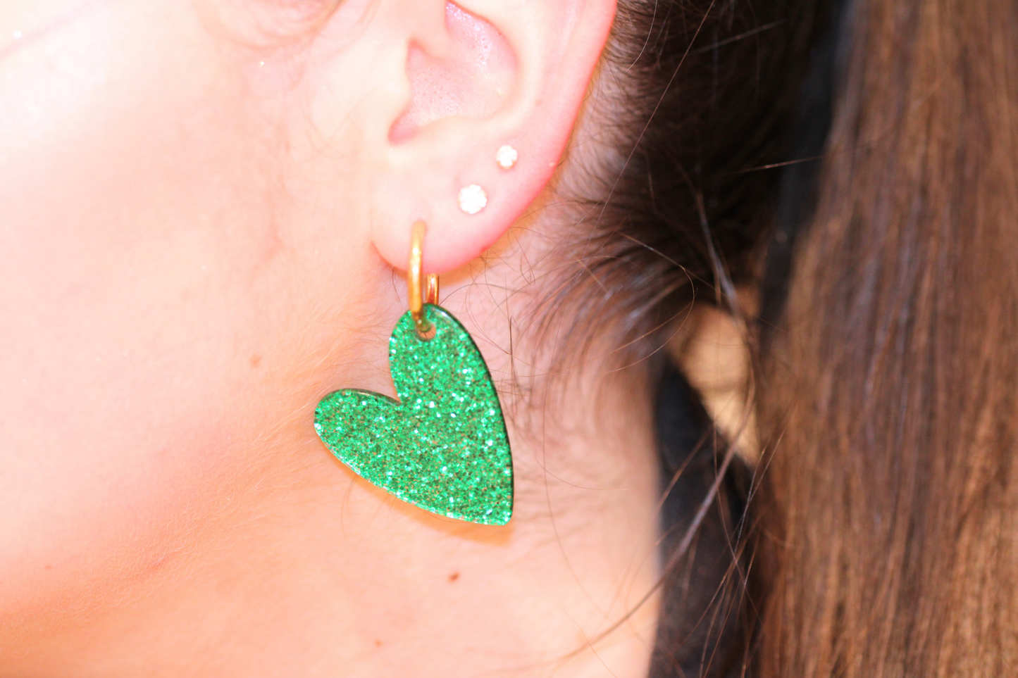 Boucles d'Oreilles en Résine Pailletée – Brillance et Fantaisie